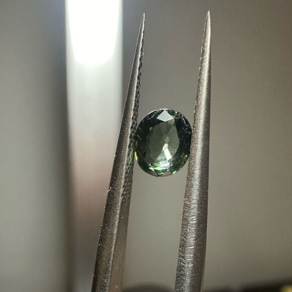 .52ct oval cut, VVS quality green sapphire!! - Picture 5 of 7